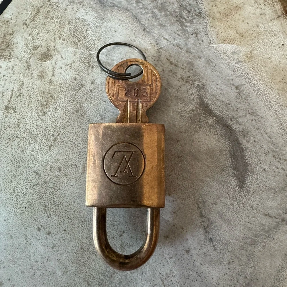 Listing for ONLY ONE 200 series Louis Vuitton Lock and Key - 203, 205 or 222 - Picture 4 of 13